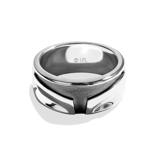 Star Wars THE MANDALORIAN™ WOMEN'S RING Silver and Black Rhodium Front view